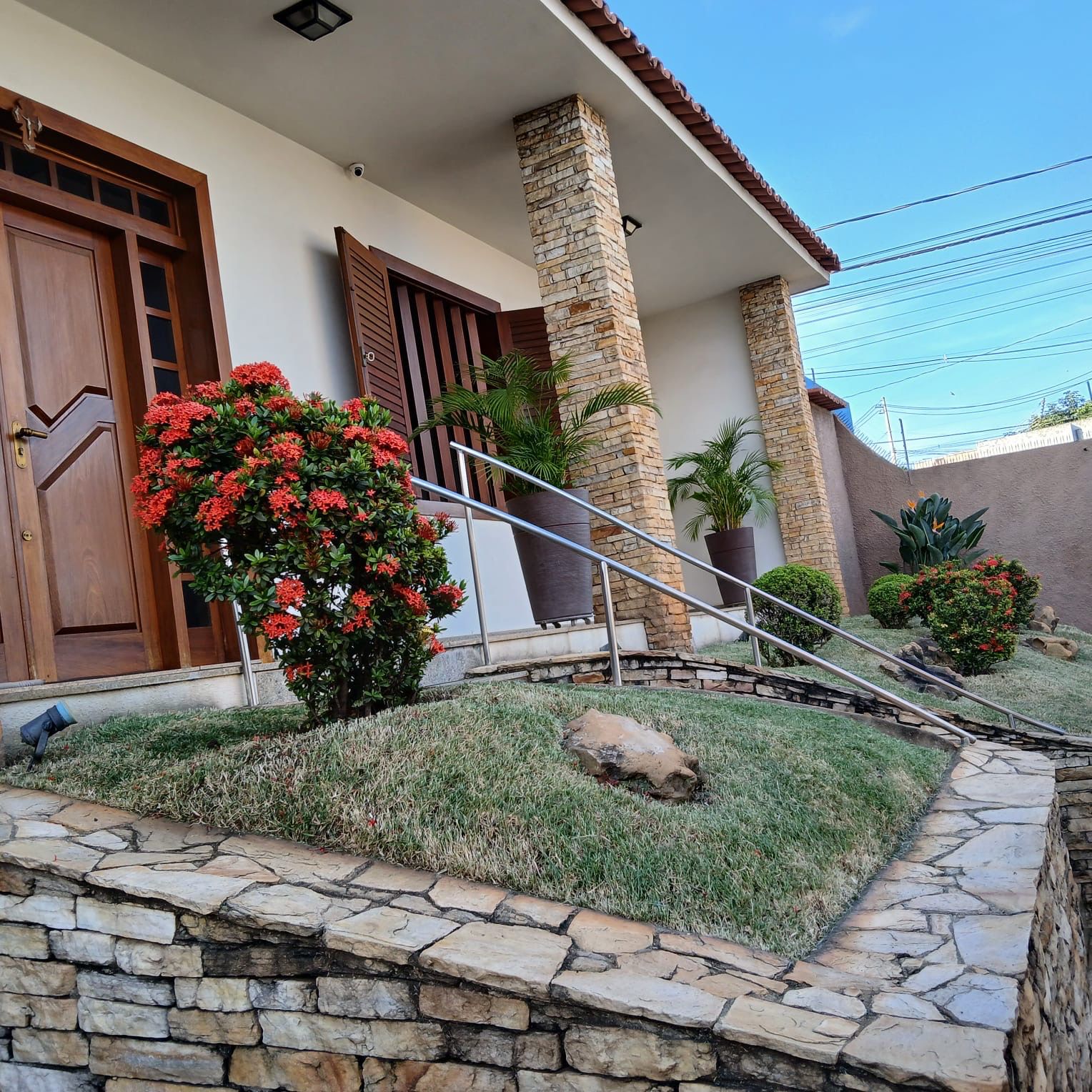 Casa Disponível para Venda – 4 quartos, 2 garagem, belissimo imóvel em Sete Lagoas – MG